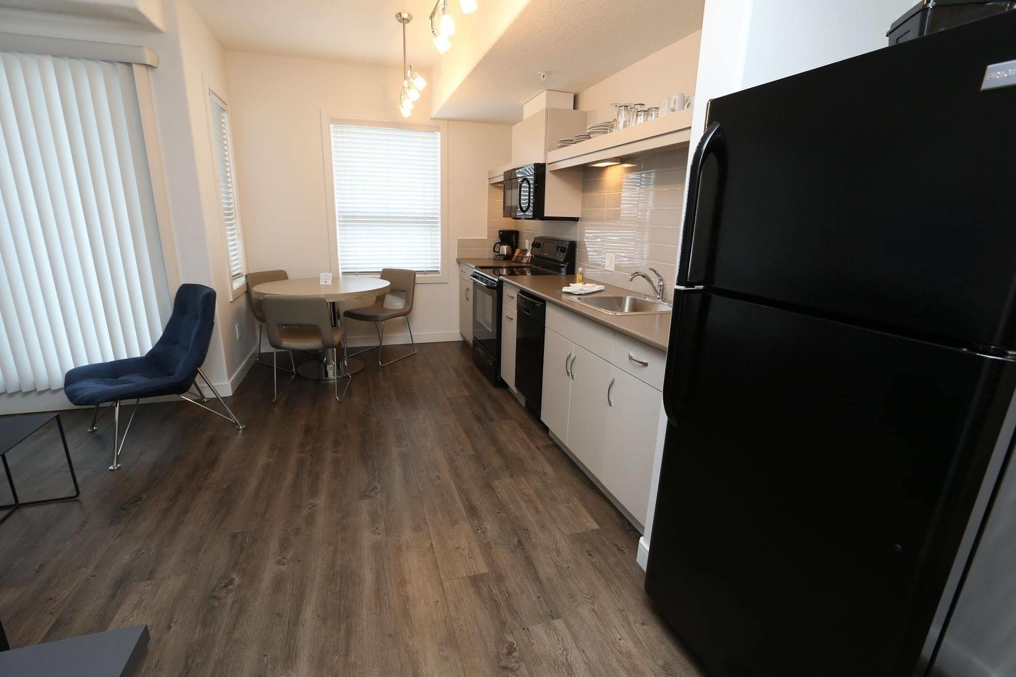 Ramada By Wyndham Fort Mcmurray Εξωτερικό φωτογραφία